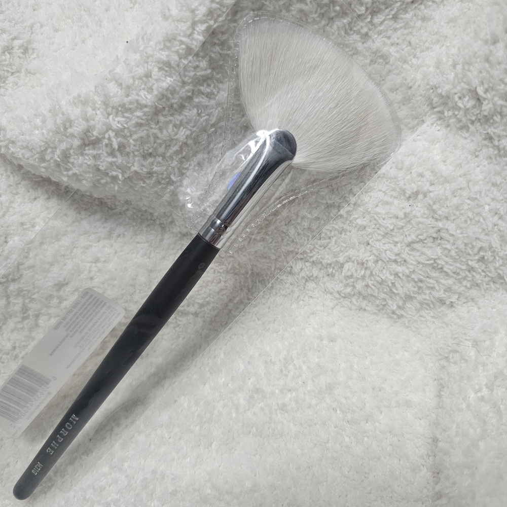 Morphe Fluffy Fan Powder Brush